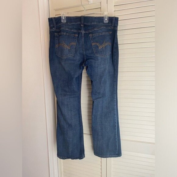 Wrangler Women's Boot Cut Jeans Size 15x30 Mid-Rise Denim Blue Classic Style - Picture 2 of 8
